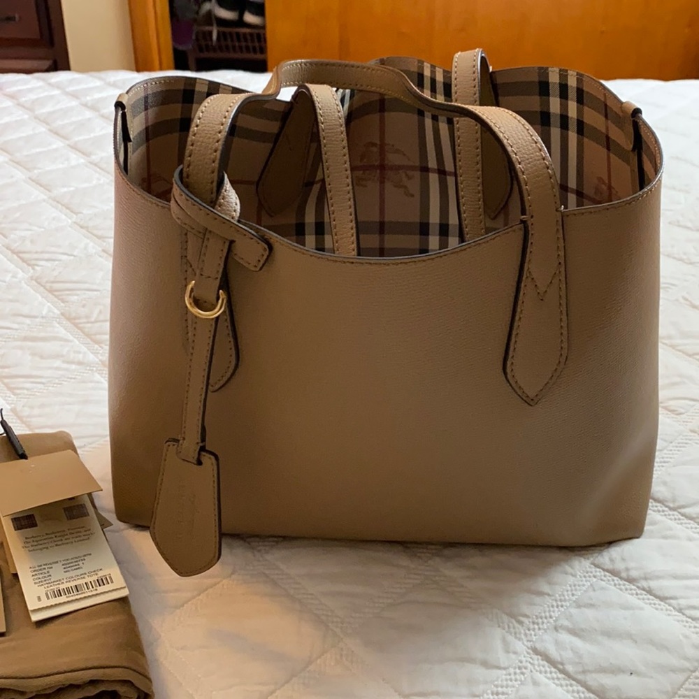 REVERSIBLE BURBERRY SMALL TOTE